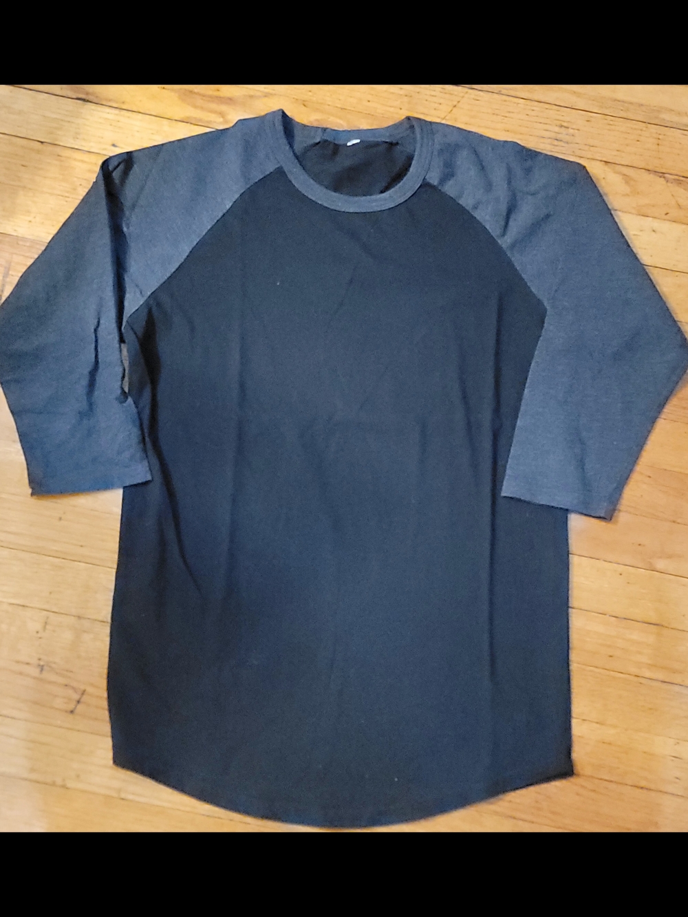 Source Unknown Black Body with Gray Raglan Sleeves Long Sleeve Tee - Men